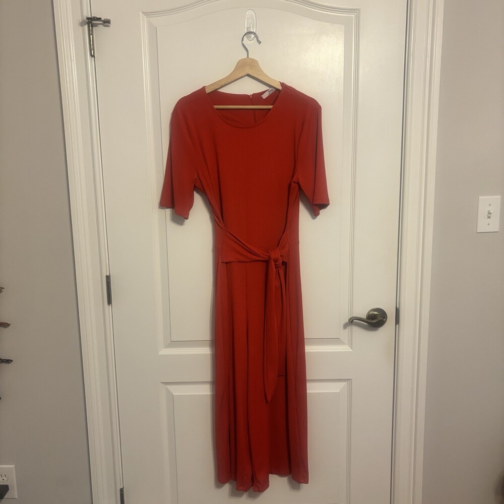 find. Red Belted Short Sleeve Wide-Leg Jumpsuit Women’s Size L Round Neck Zip